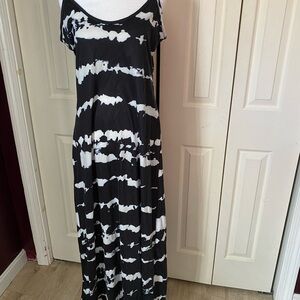 Black and White Sleeveless Spaghetti Strap Maxi Sundress